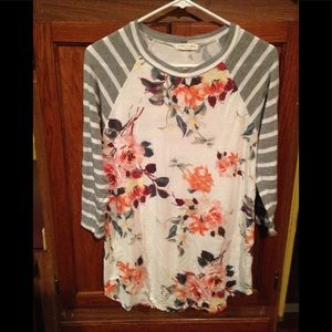 First Looks Tops - Grey white ladies tee First Looks Tops - Grey white ladies tee